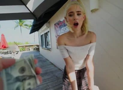 Gạ địt em tóc vàng dễ thương ở khách sạn