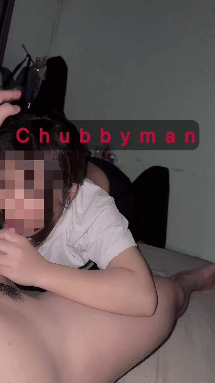 Em sinh viên nước nôi như suối chảy