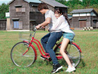 Địt cô bạn thân cùng bàn